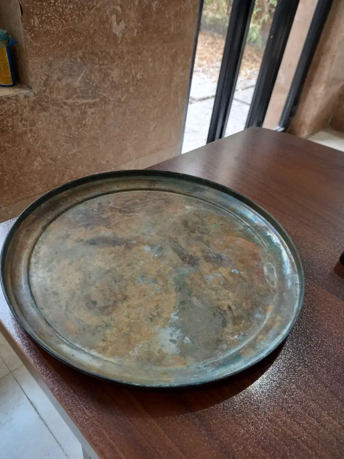 سینی برنجی قدیمی|کلکسیون اشیاء عتیقه|قیامدشت - خاورشهر, |دیوار