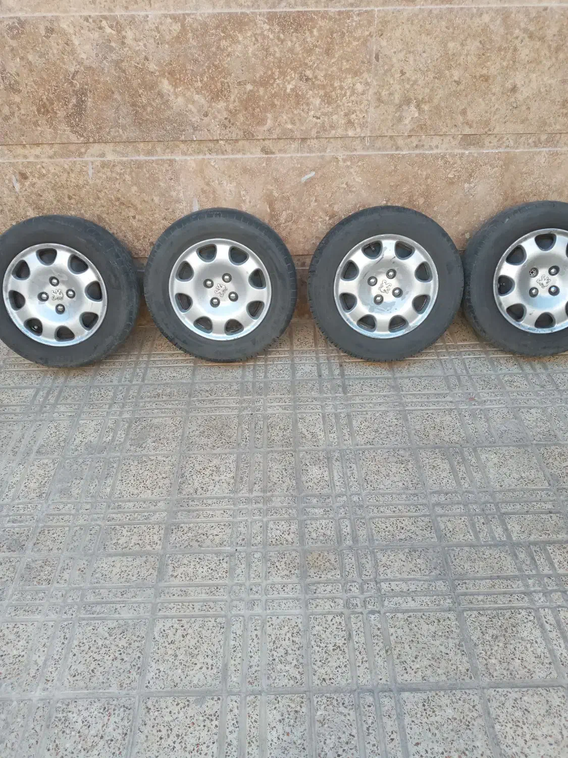 رینگ و لاستیک  پژویی 205|قطعات یدکی و لوازم جانبی|ملایر, |دیوار