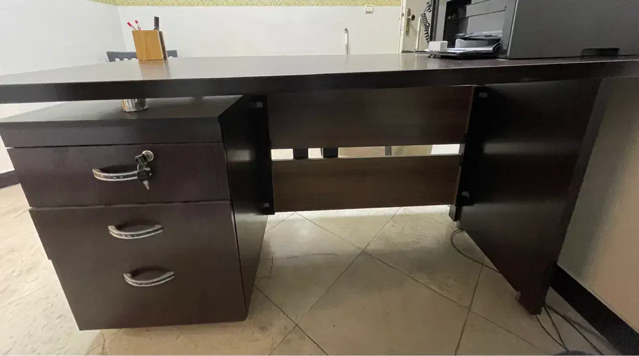 فروش میز اداری در حد نو می باشد|دفتر کار|ایرانشهر, |دیوار