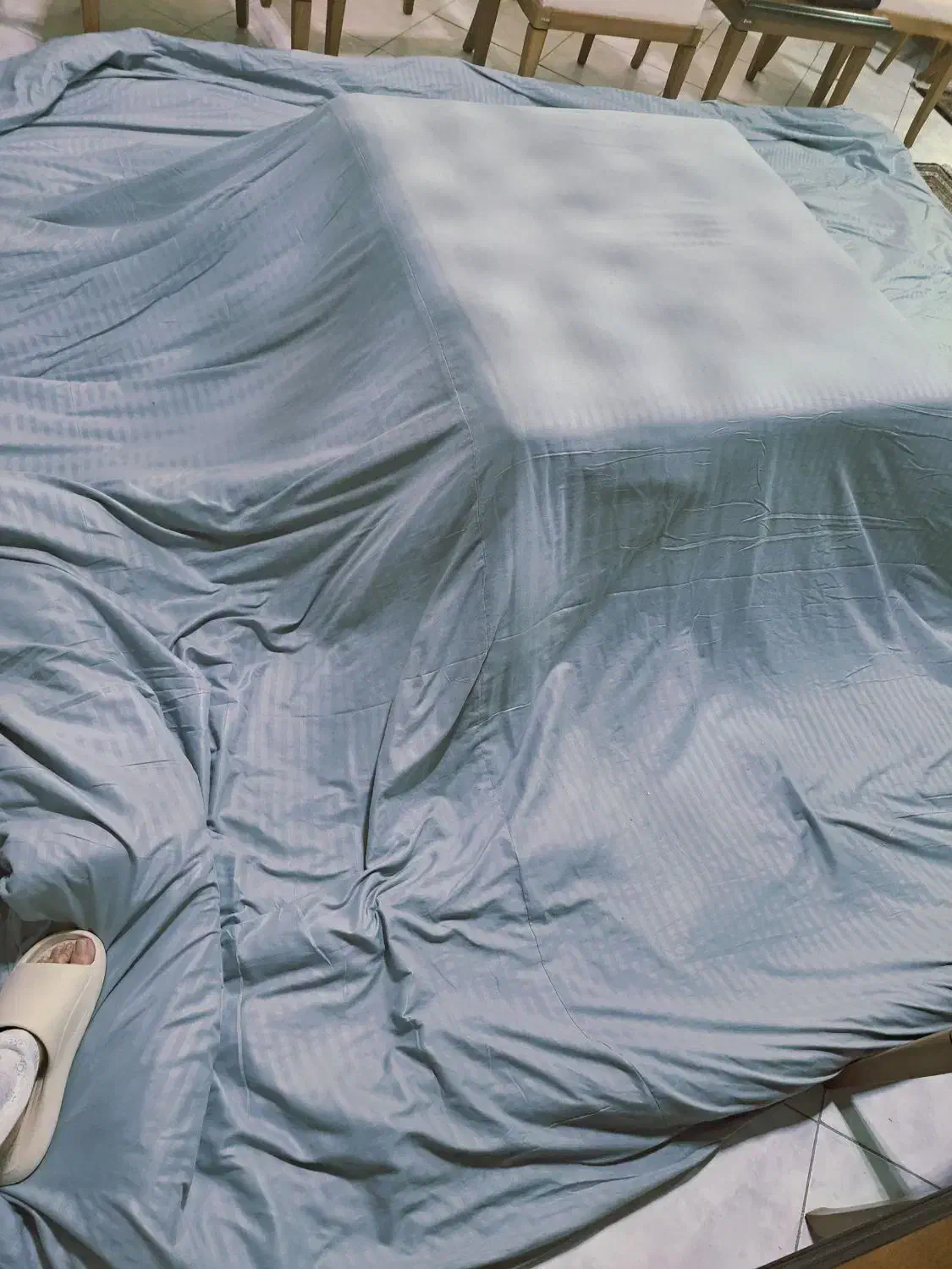 کرسی چوبی همراه لحاف، میز، هیتر بالشت|بخاری، هیتر، شومینه|کرج, جهان‌شهر|دیوار