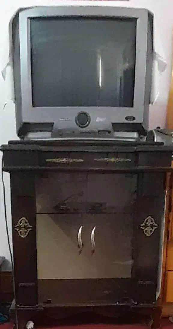 تلویزیون ۲۱ اینچ شهاب و میزتلویزیون|تلویزیون و پروژکتور|قم, پردیسان|دیوار