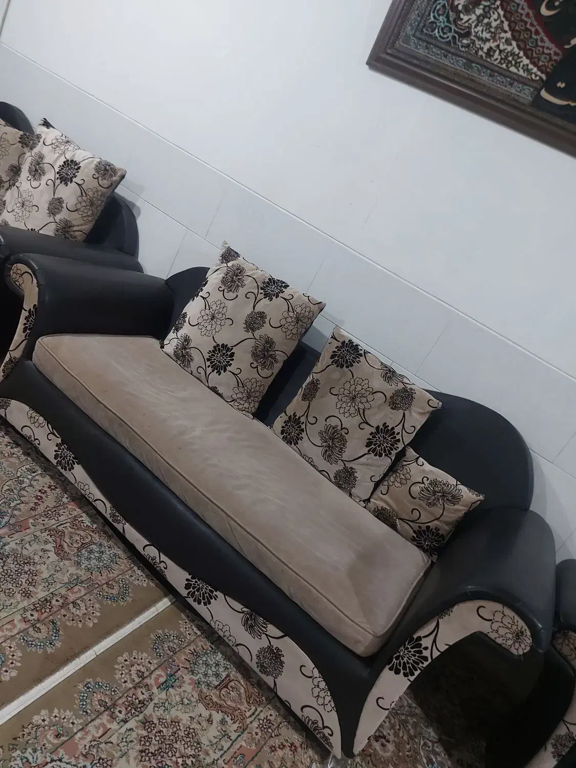 ۲ دست مبل (راحتی و سلطنتی) و ۸متر پرده|مبلمان خانگی و میز عسلی|دلیجان, |دیوار