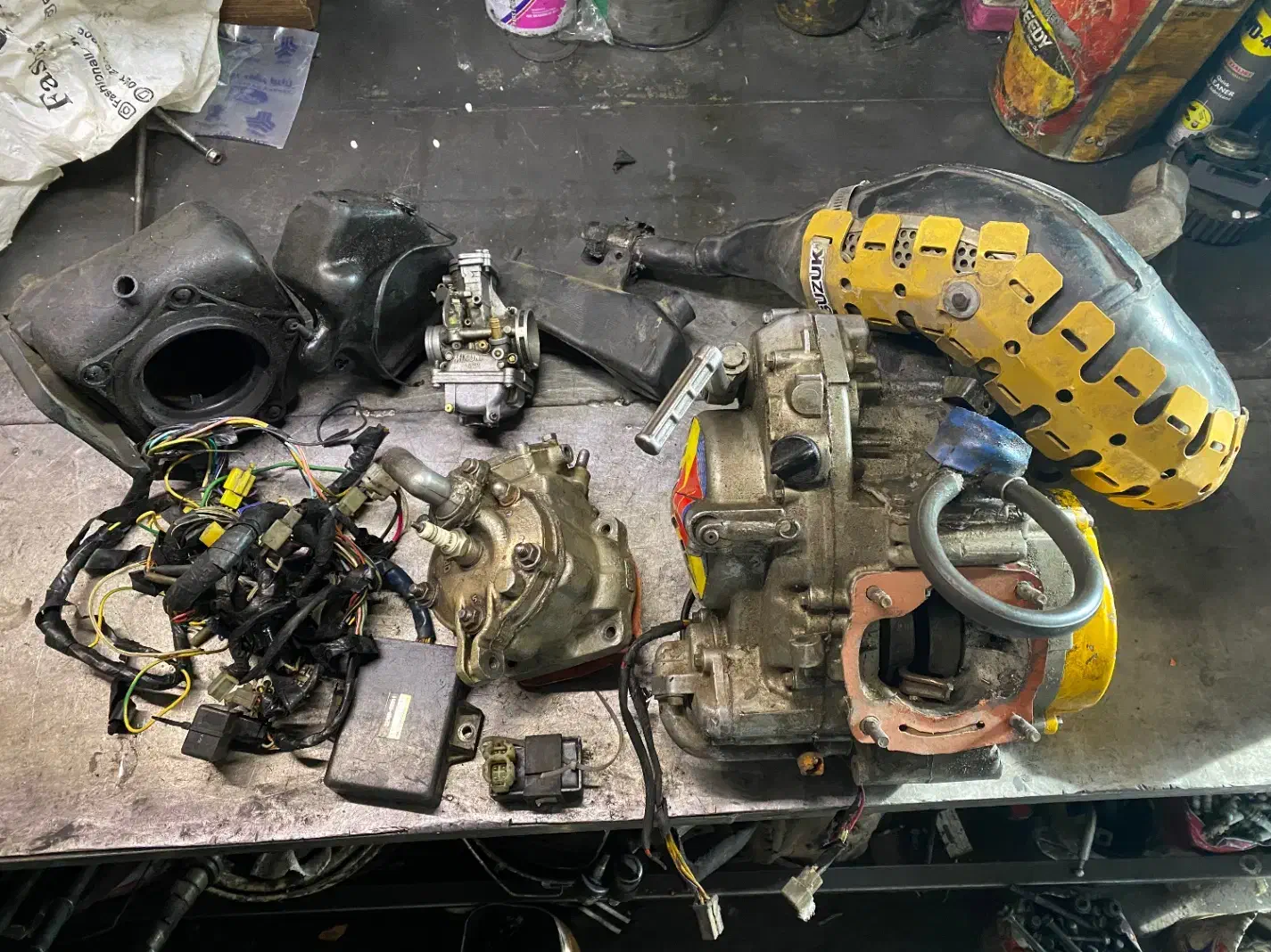 موتور تی اس ار سوزوکی|قطعات یدکی و لوازم جانبی|هشتگرد, فشند|دیوار