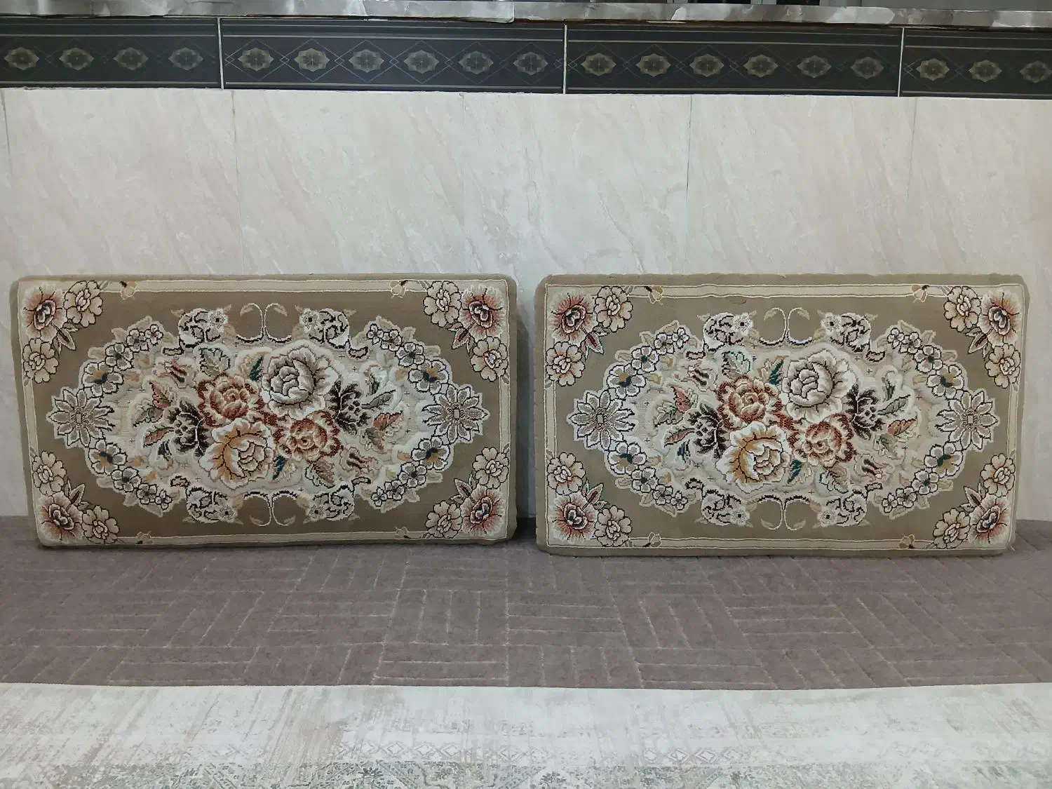 شش عدد پشتی ۲۵۰۰۰۰۰|پشتی|قروه, |دیوار