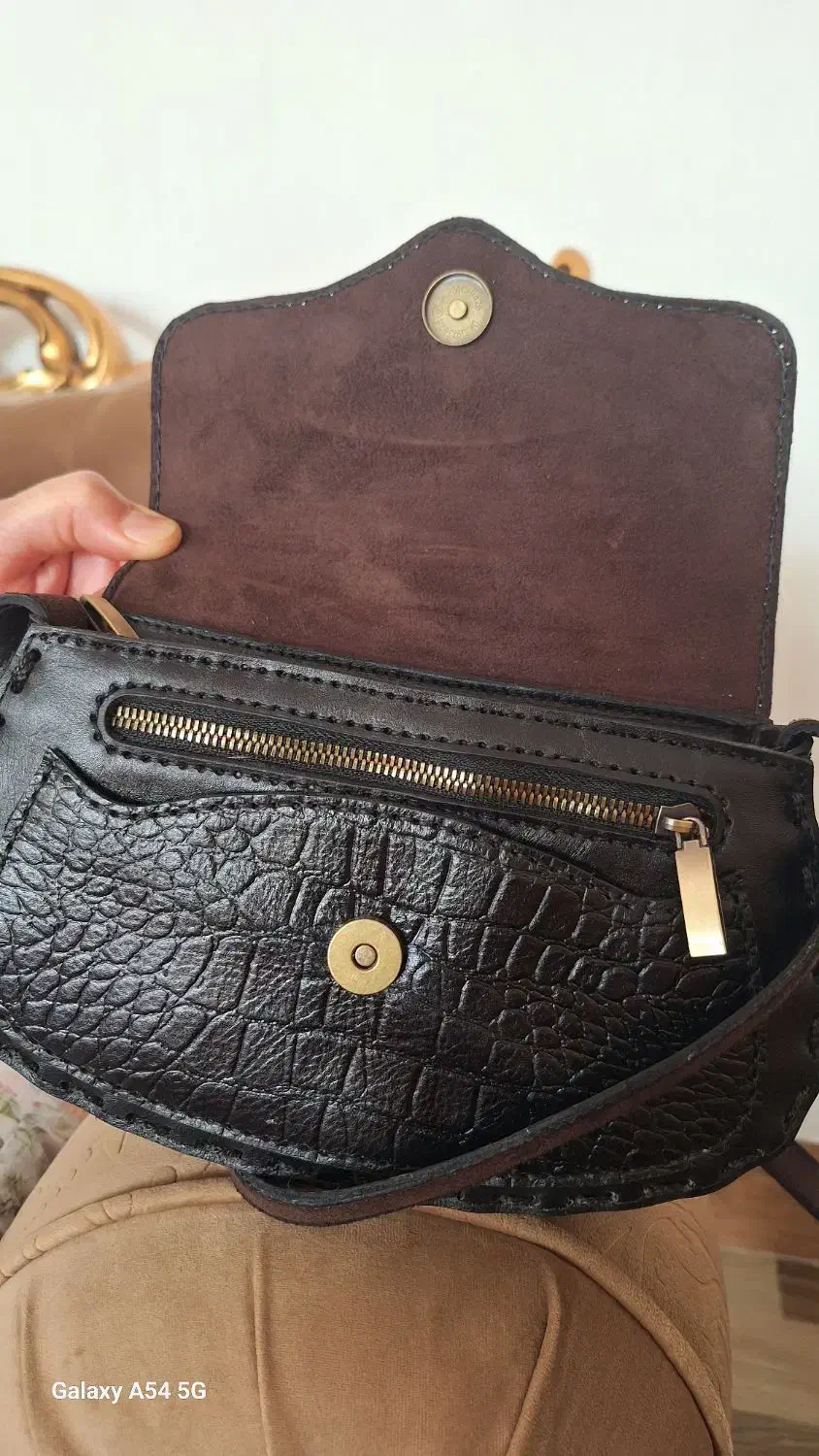 کیف دوشی تمام چرم دست دوز نو|کیف، کفش، کمربند|رباط‌کریم, رباط‌کریم|دیوار