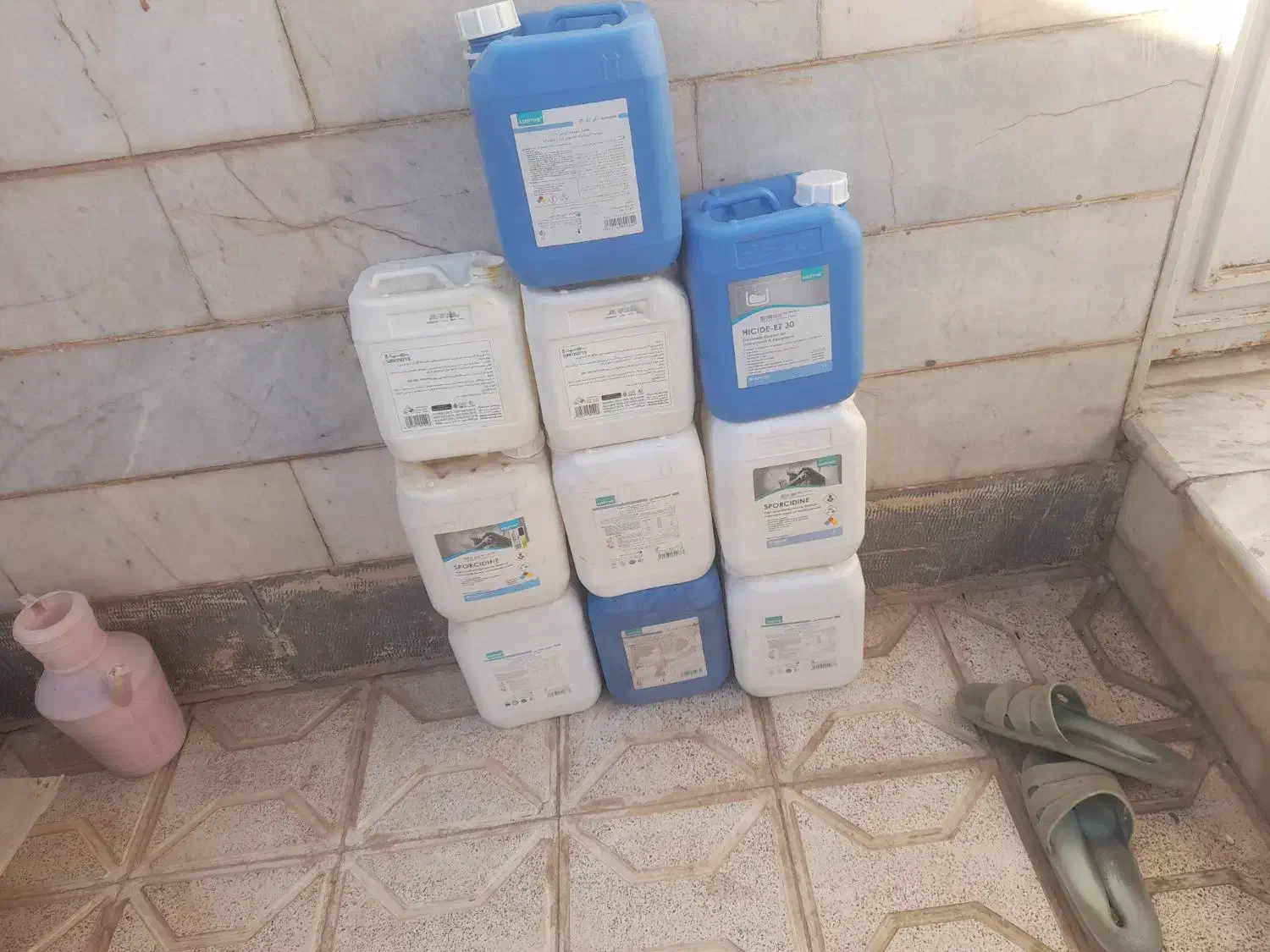 دبه ۴یا۵لیتری|ظروف نگهدارنده، پلاستیکی، یکبارمصرف|تربتحیدریه, داروپخش|دیوار