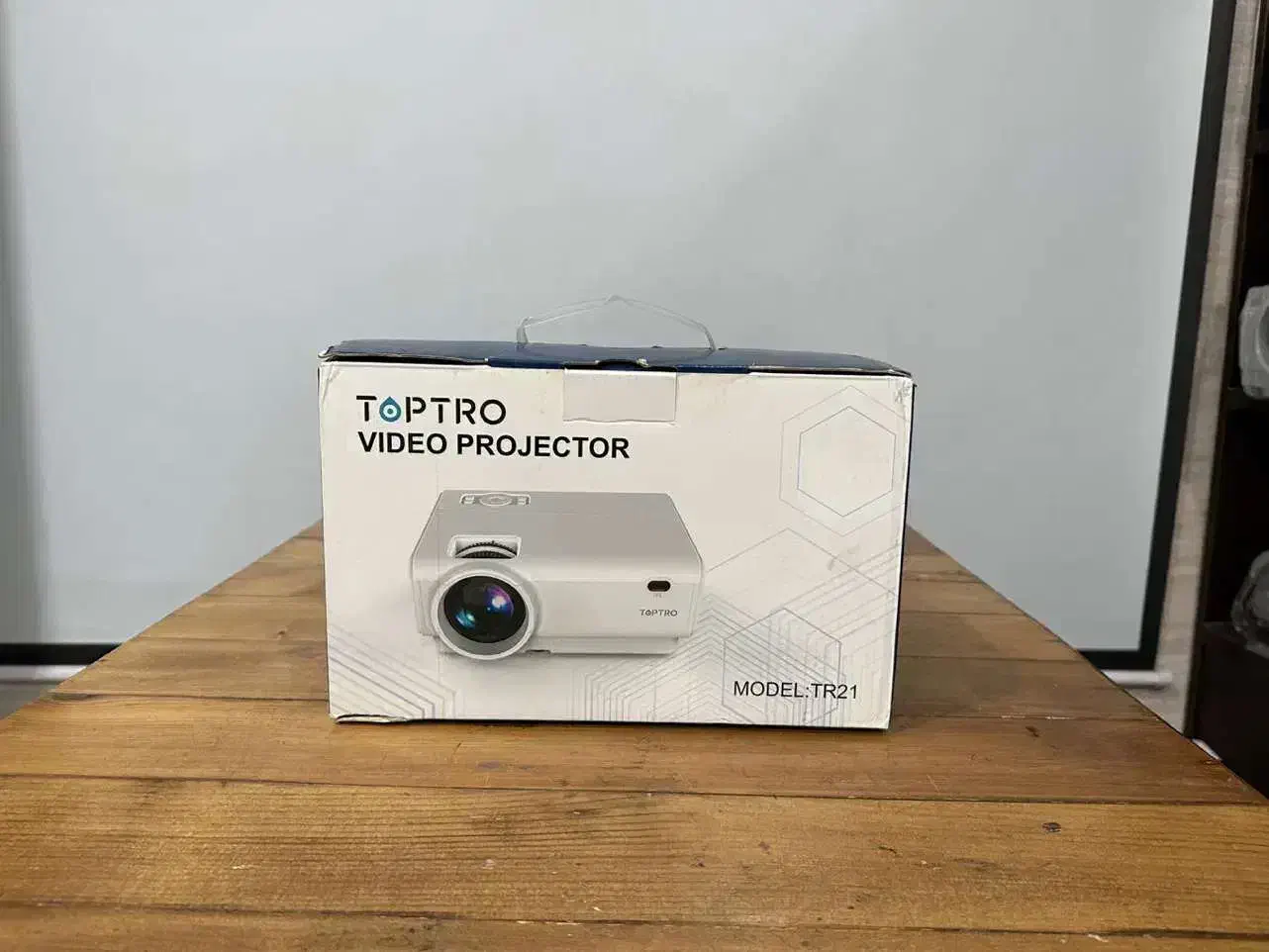 ویدیو پروژکتور آرمانی وای فای بیسیم فول پورت HDMI|تلویزیون و پروژکتور|شیراز, زرهی|دیوار