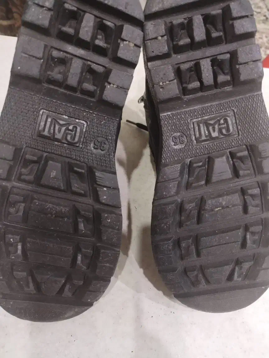 پوتین|کفش و لباس بچه|تهران, طرشت|دیوار