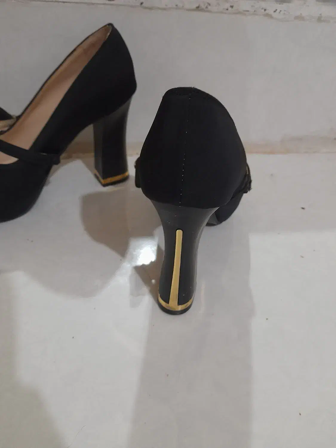 کفش مجلسی زنانه|کیف، کفش، کمربند|تربت جام, بیست متری منبع آب|دیوار