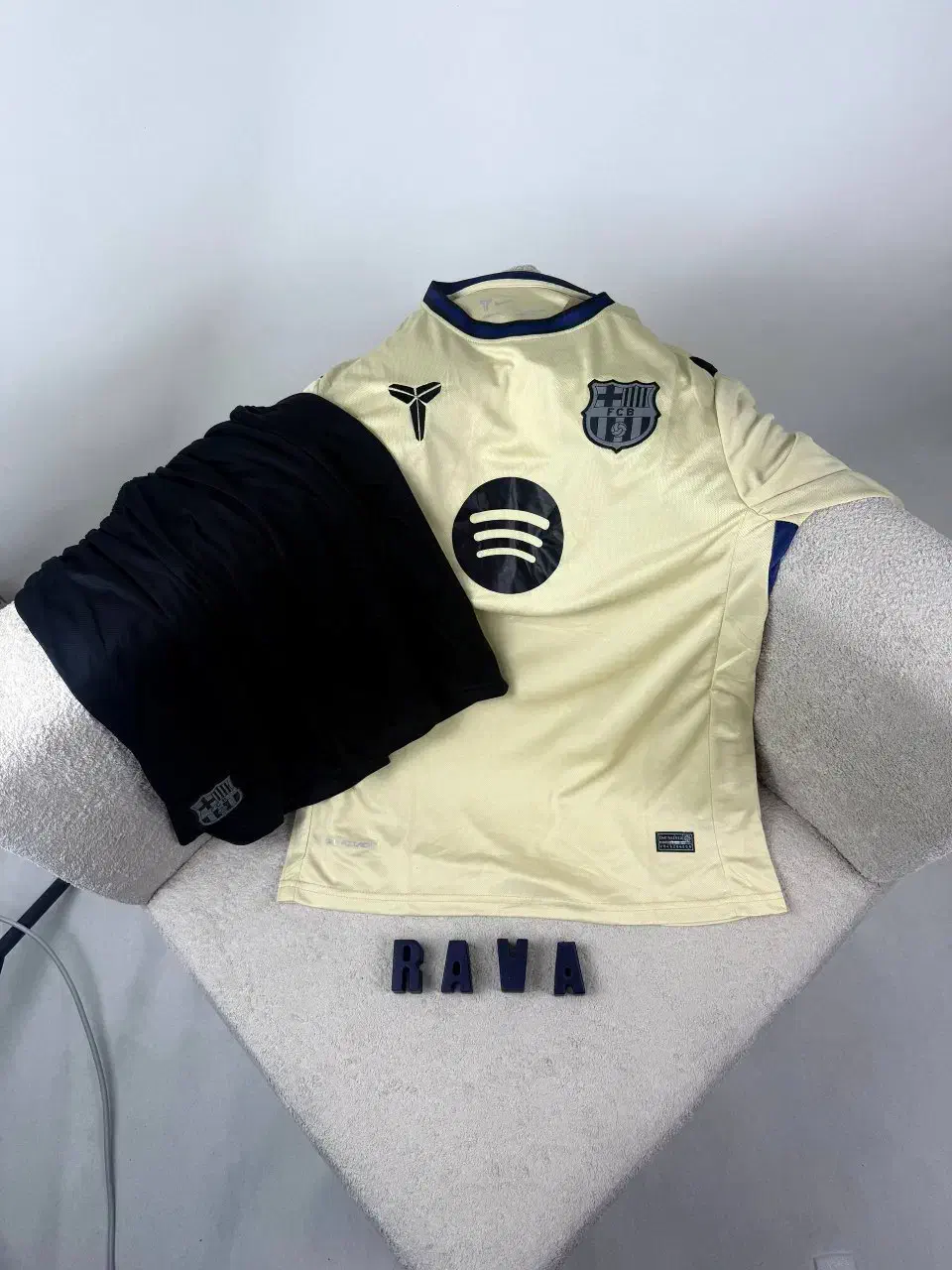 کیت تایلندی هواداری بارسلونا همراه با شورت|لباس|مشهد, تربیت (صدف)|دیوار