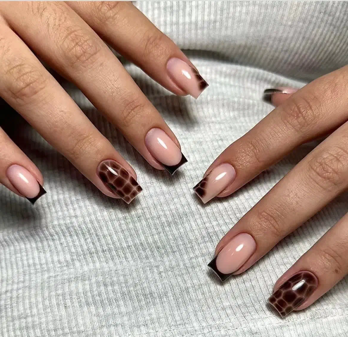 ترمیم و کاشت ناخن|خدمات آرایشگری و زیبایی|تهران, جوادیه|دیوار