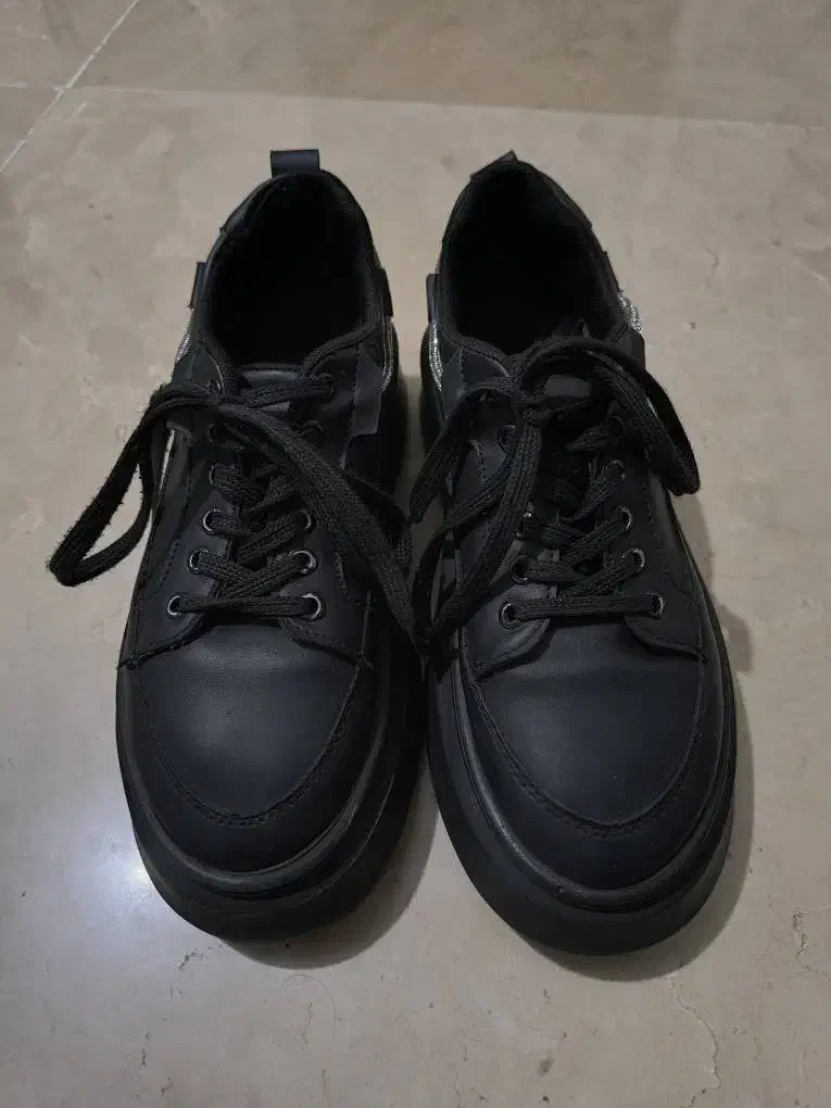 کفش کتونی دخترانه در حد نو|کیف، کفش، کمربند|تهران, شمسآباد|دیوار