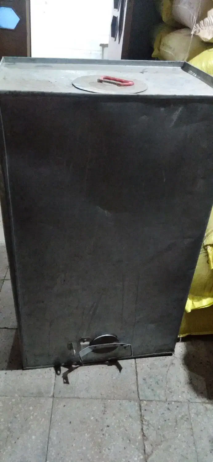 چند عدد چیت ، جای آرد و کمد رخت آویز|جاکفشی، کمد، دراور|اسلامآباد غرب, |دیوار