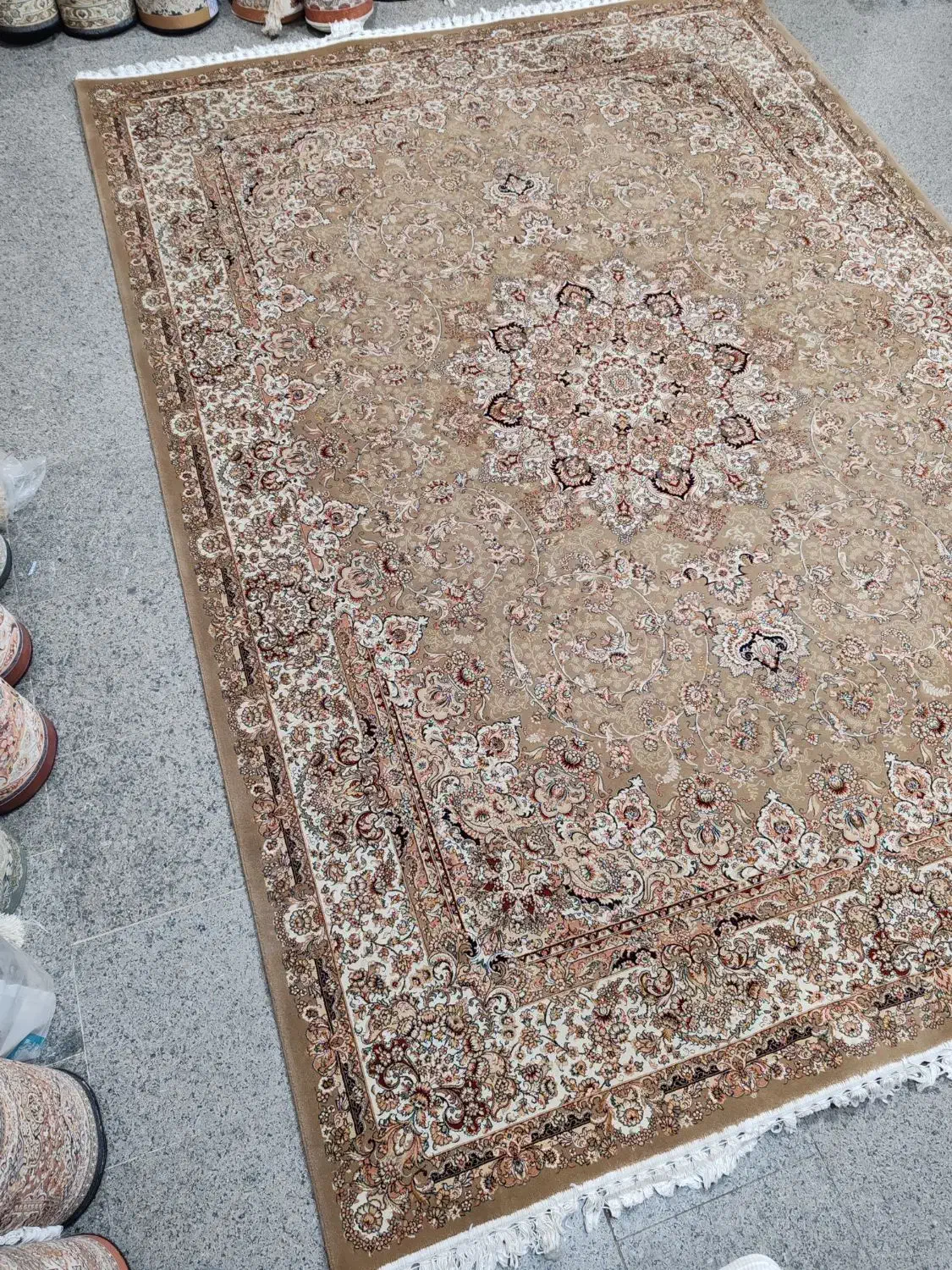 8 تخته فرش 9متری زمرد مشهد 700شانه در حد نو|فرش|قم, نیروگاه|دیوار