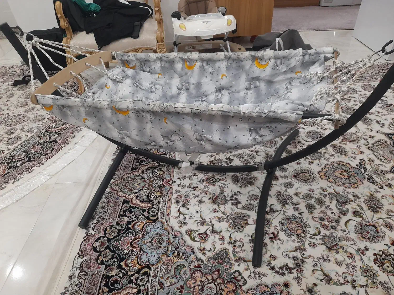 گهواره|تخت و سرویس خواب|رشت, پل تالشان|دیوار