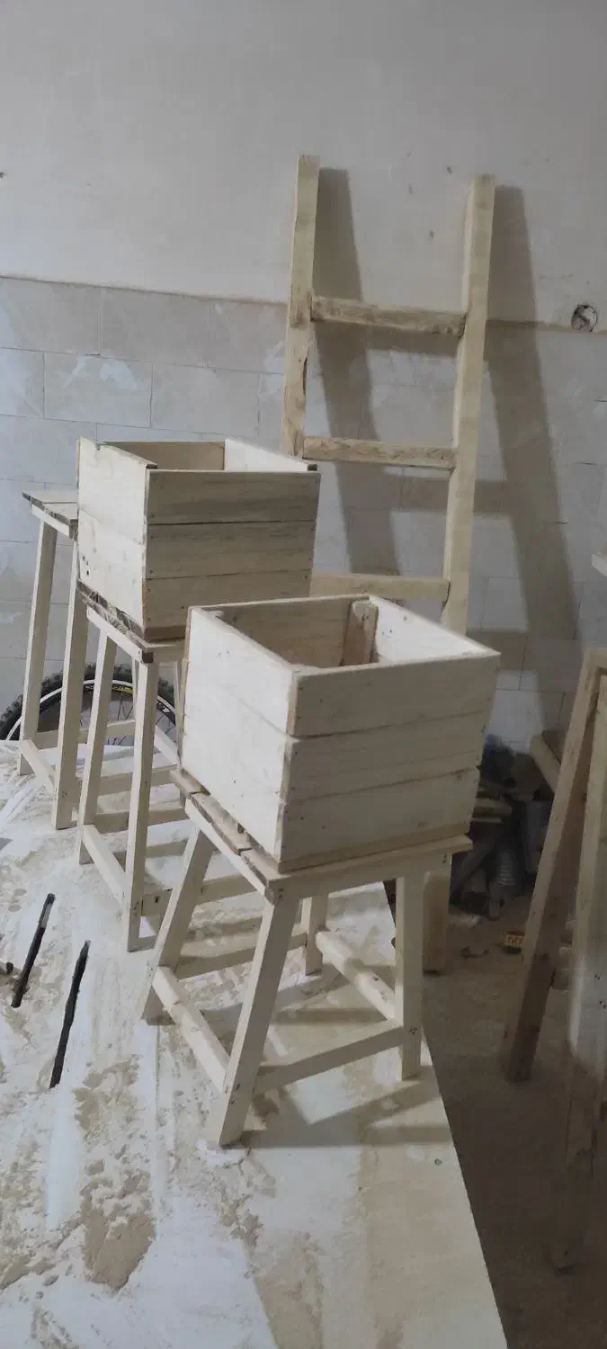 نردبان و پایه گل وسه پایه تاشو|ابزارآلات|سبزوار, شرق کال عیدگاه|دیوار