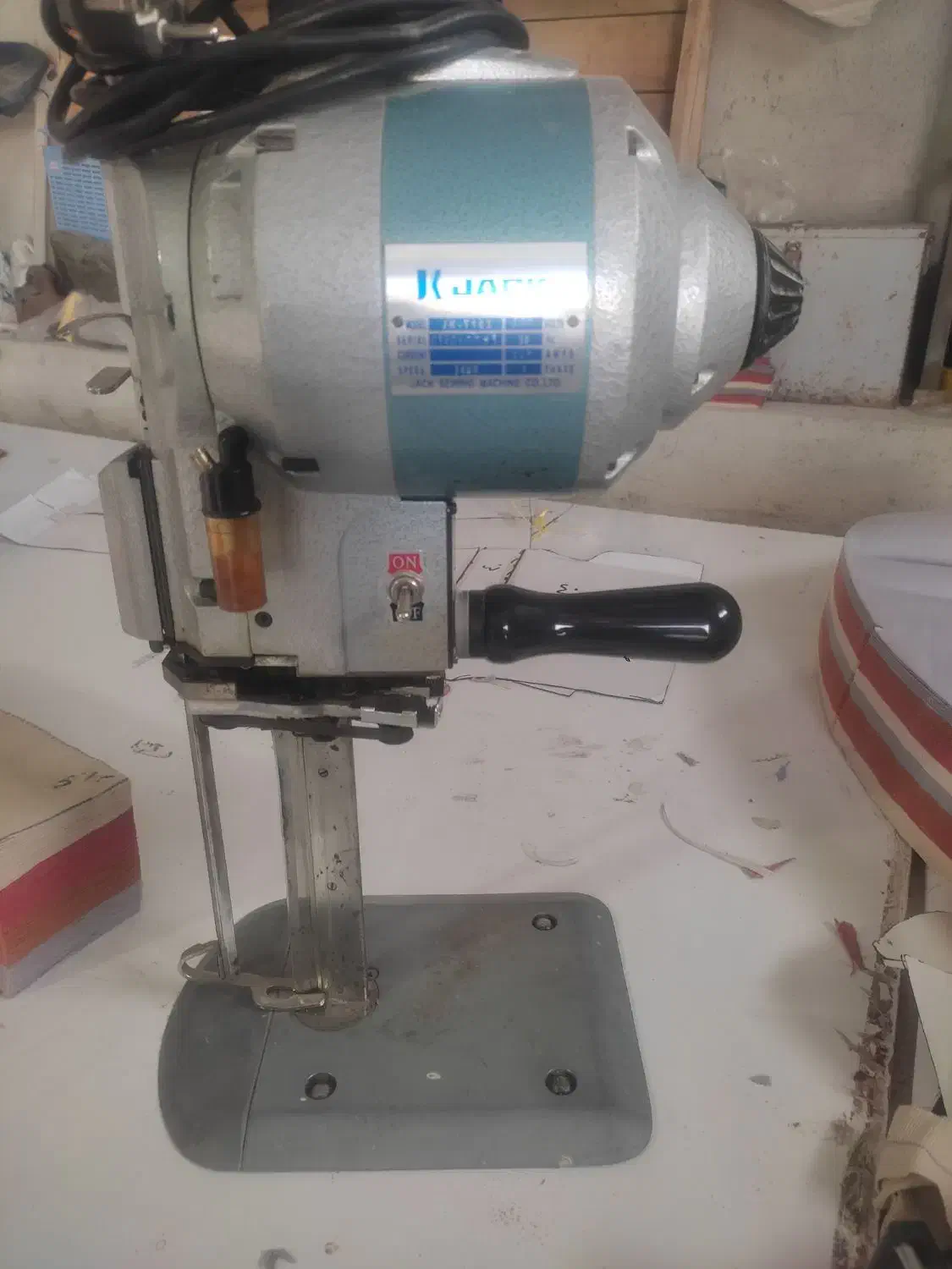 قیچی برقی|لوازم خیاطی و بافتنی|باسمنج, |دیوار