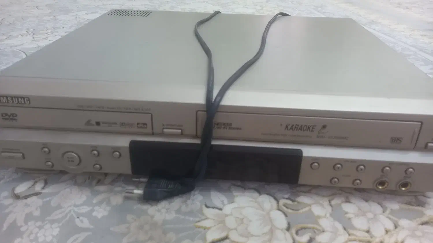 یک دستگاه ویدیو|پخش‌کننده DVD و ویدیو|زنجان, |دیوار