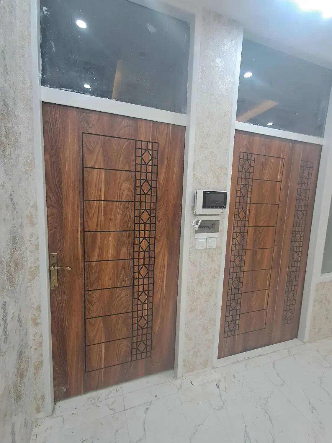 نجاری نقاشی حسینی، متخصص تعمیر ورنگ درب چوبی|خدمات پیشه و مهارت|یزد, |دیوار