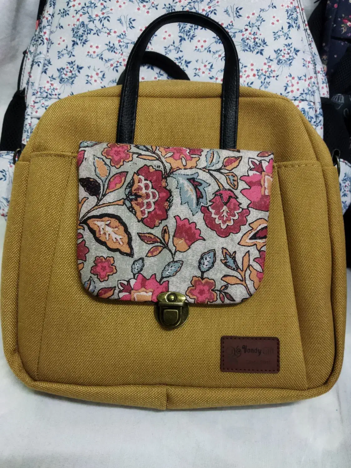 کیف سه کاره|کیف، کفش، کمربند|رشت, بازار|دیوار