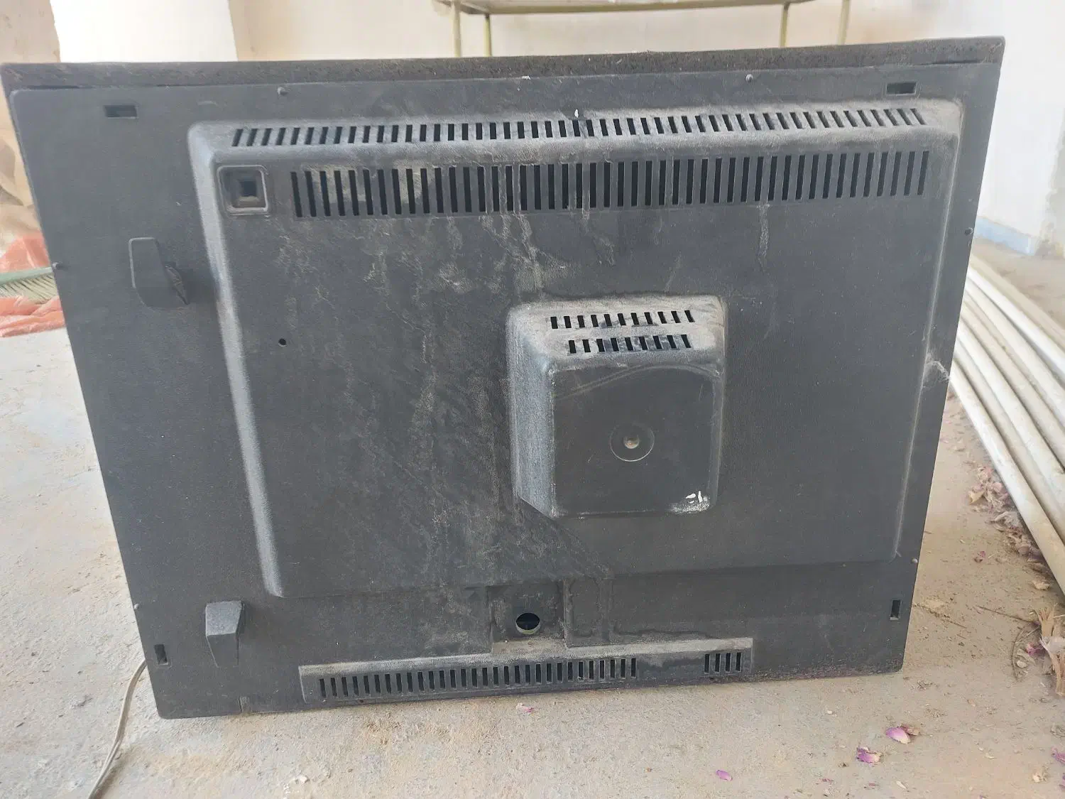 تلویزیون عتیقه ۲۴ اینچ فیلیپس با قاب چوبی|تلویزیون و پروژکتور|داراب, |دیوار