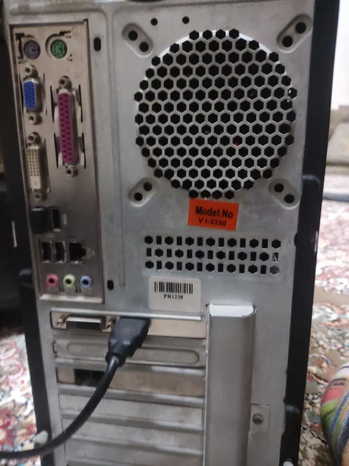 یک عدد کامپیوتر+ اقلام همراه|رایانه رومیزی|یزد, |دیوار