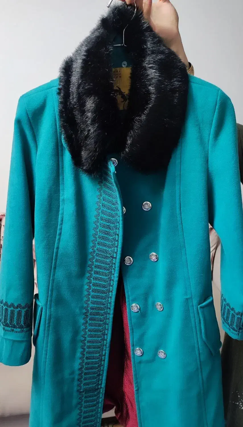 پالتوی رنگ سبز میایل به ابی|لباس|مراغه, |دیوار