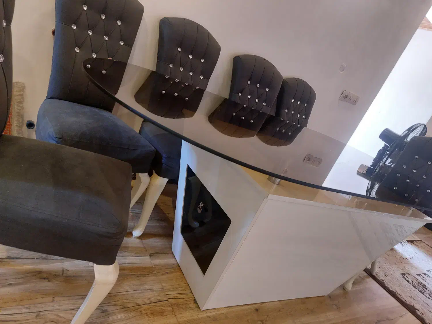 میز نهارخوری ۶ نفره سالم و تمیز|میز و صندلی غذاخوری|نوشهر, |دیوار