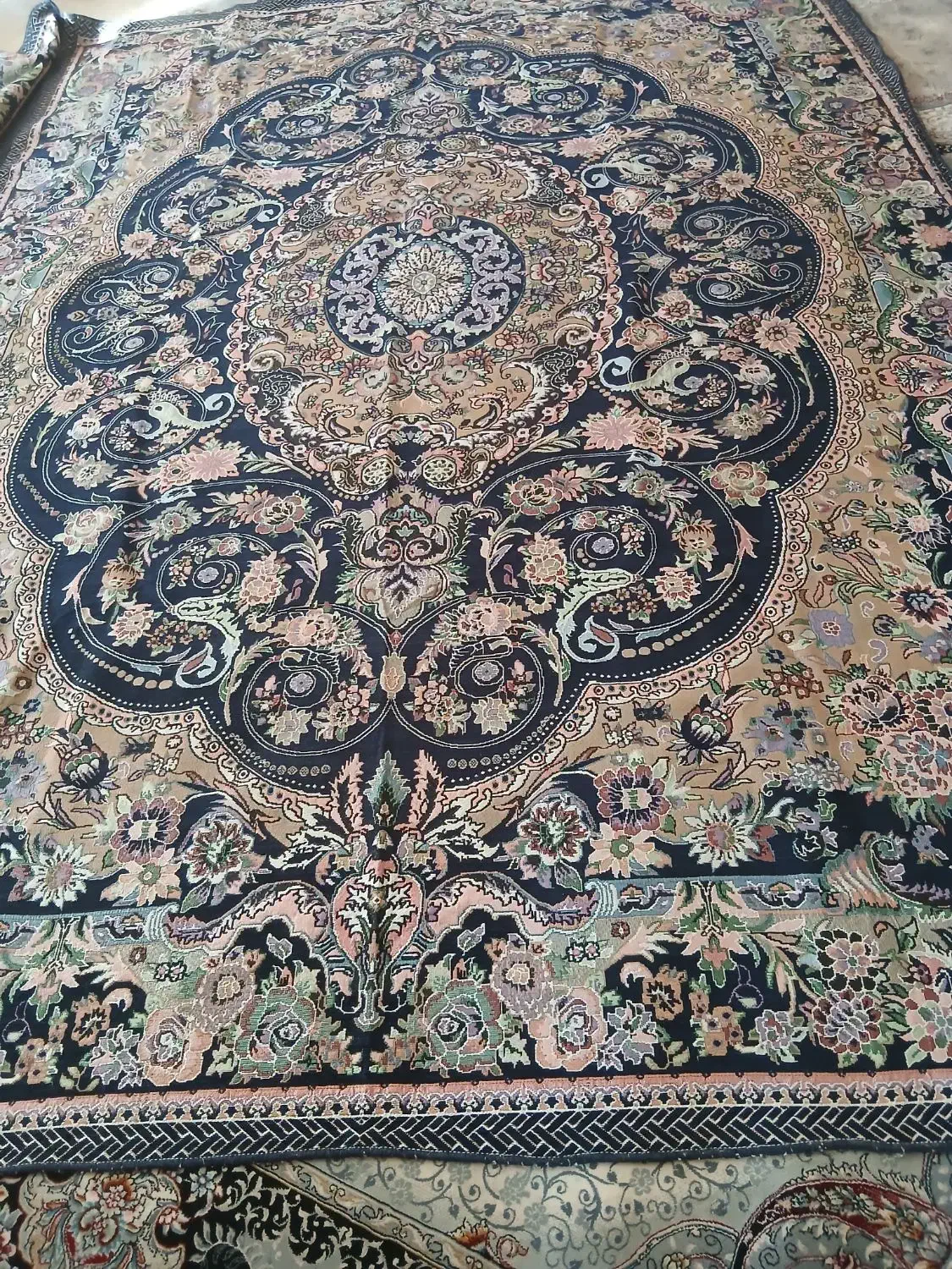 رو فرشی|روفرشی|اصفهان, بهارستان|دیوار