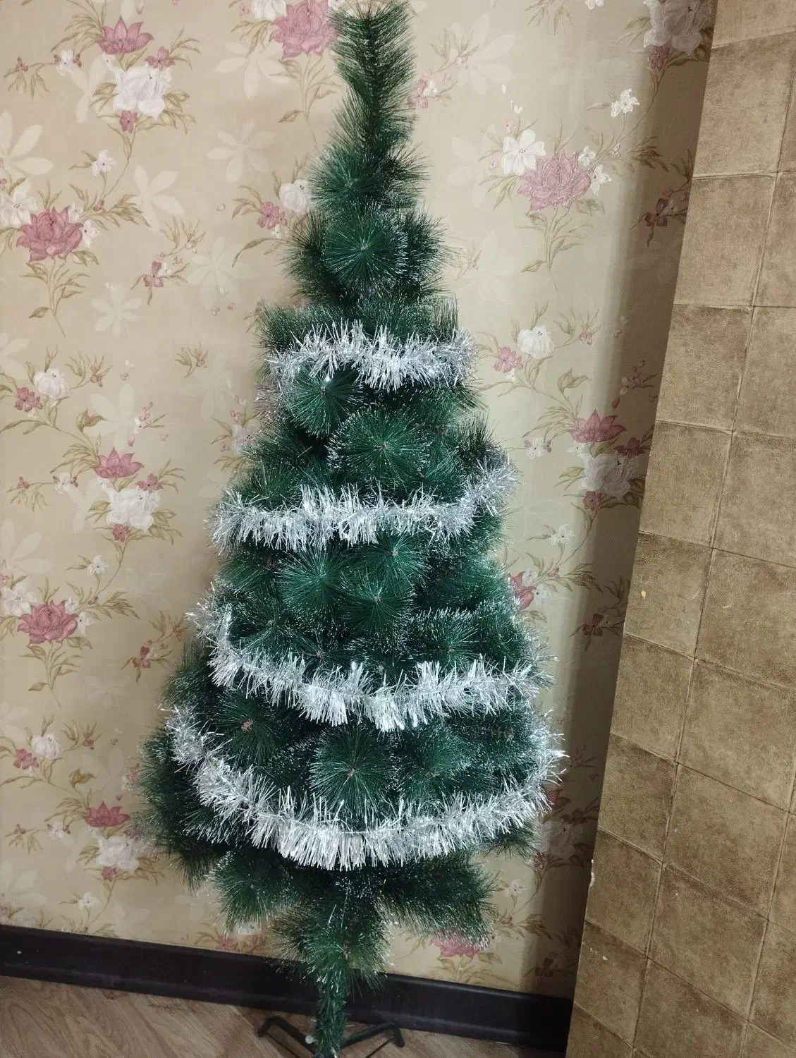 درخت کریسمس|گل مصنوعی|شاهینشهر, دهخدا|دیوار