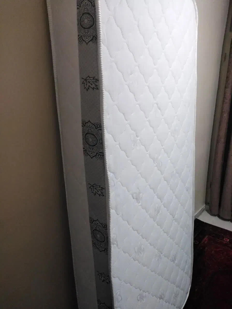 خوشخواب|تشک تختخواب|ری, شهادت|دیوار