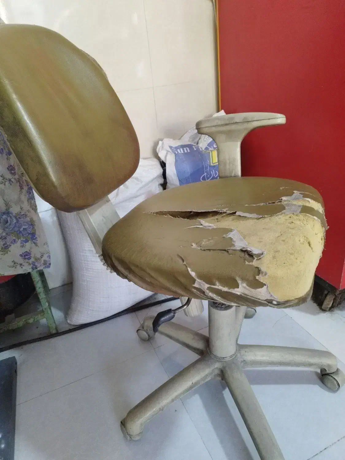 صندلی اداری جک دار چرخان|صندلی و نیمکت|تبریز, |دیوار