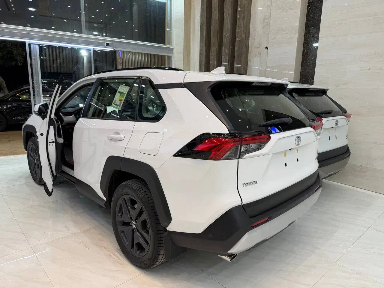 تویوتا رافور بنزینی موتور ۲.۵ مدل ۲۰۲۵|خودرو سواری و وانت|شاهین‌شهر, گزبرخوار|دیوار