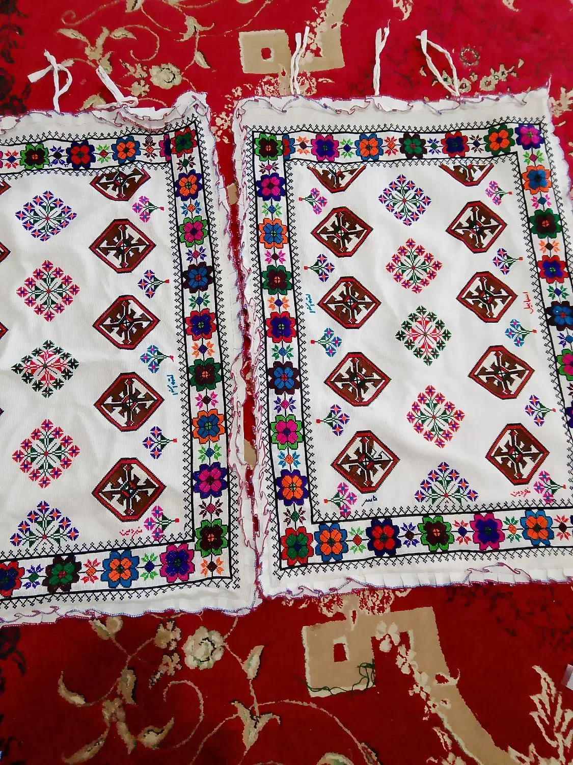 بالشت قدمی|رختخواب، بالش، پتو|زهک, |دیوار