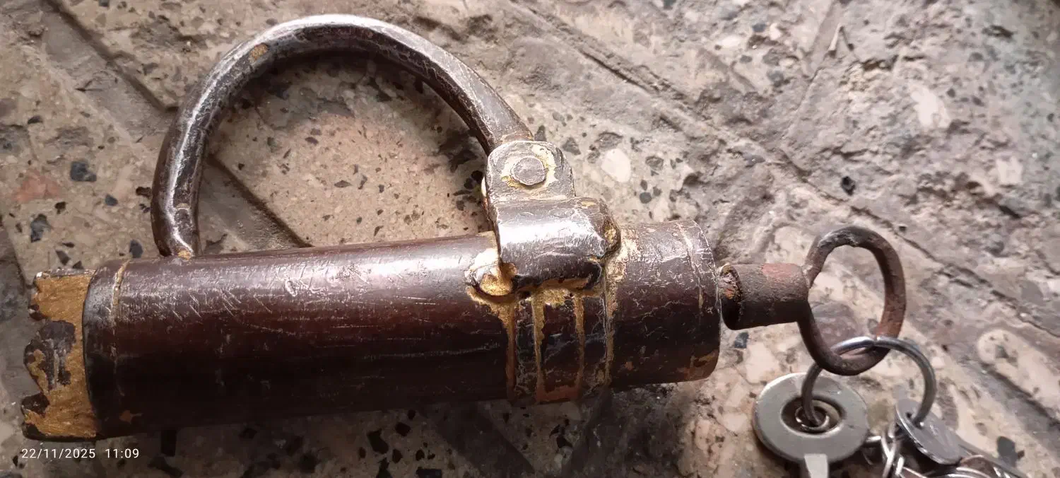 قفل دست ساز قدیمی|کلکسیون اشیاء عتیقه|سمنان, |دیوار