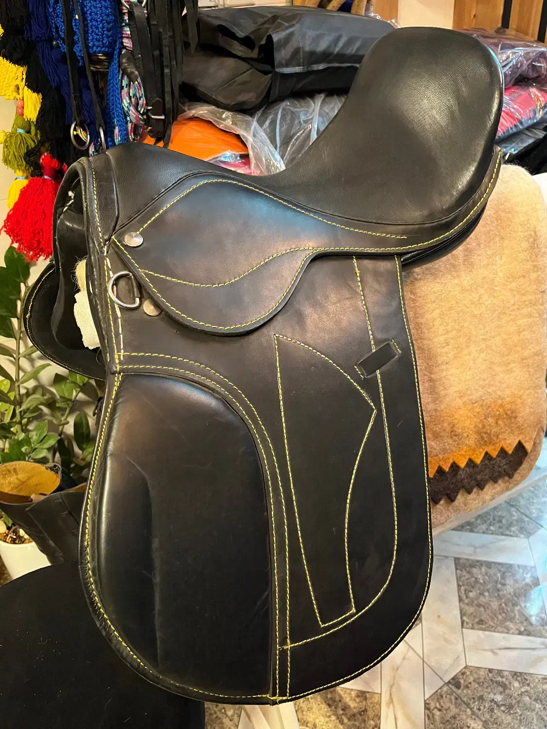 زین ترکیه ای|اسب و تجهیزات اسب‌سواری|قدس, شهر‌قدس|دیوار