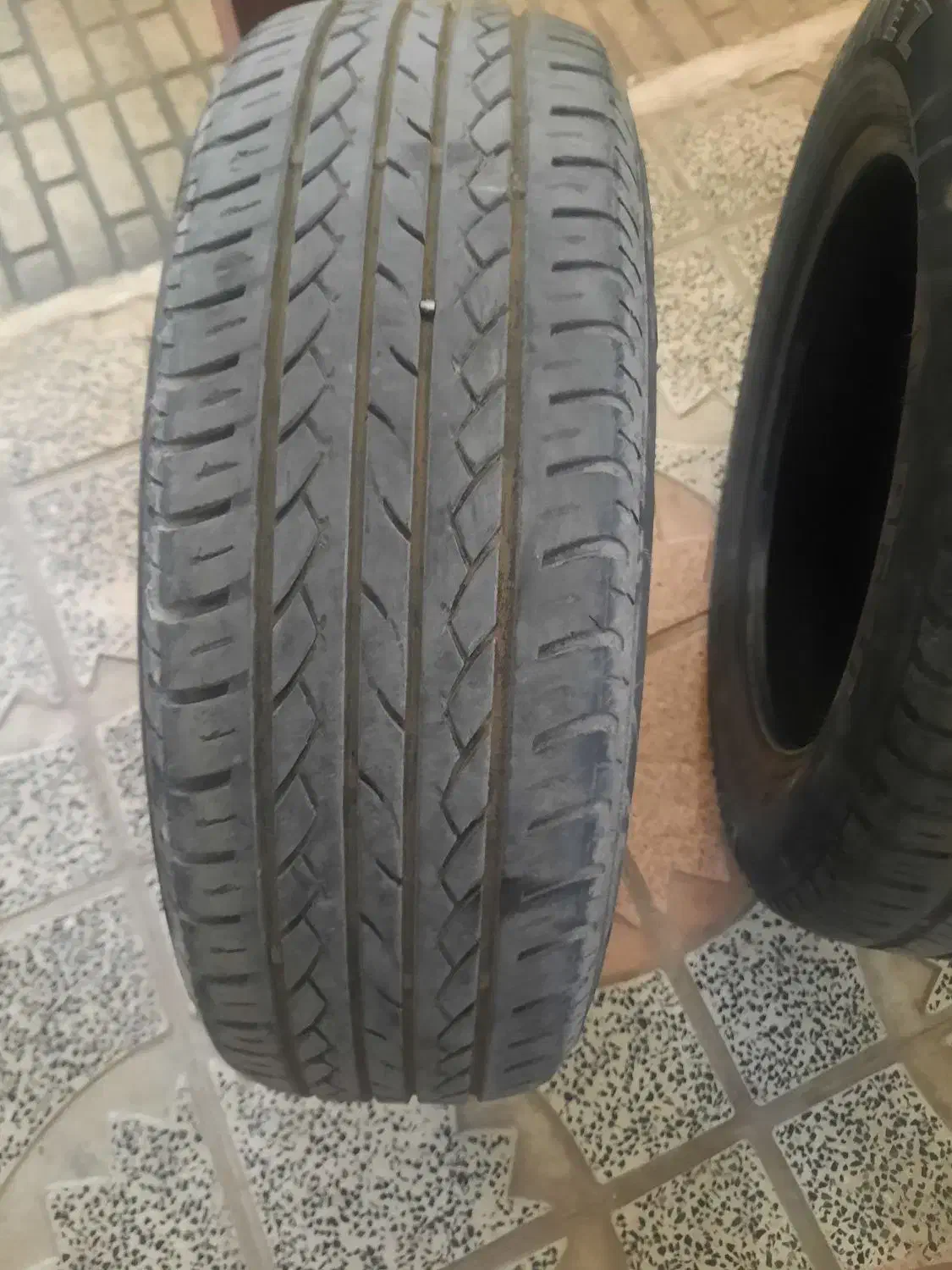 لاستیک بارز|قطعات یدکی و لوازم جانبی|رشت, آزادگان|دیوار