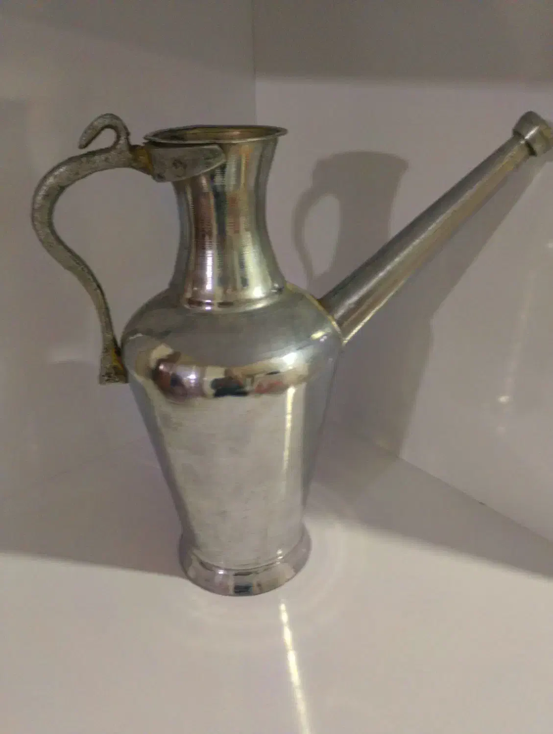 آفتابه مسی|کلکسیون اشیاء عتیقه|باسمنج, |دیوار