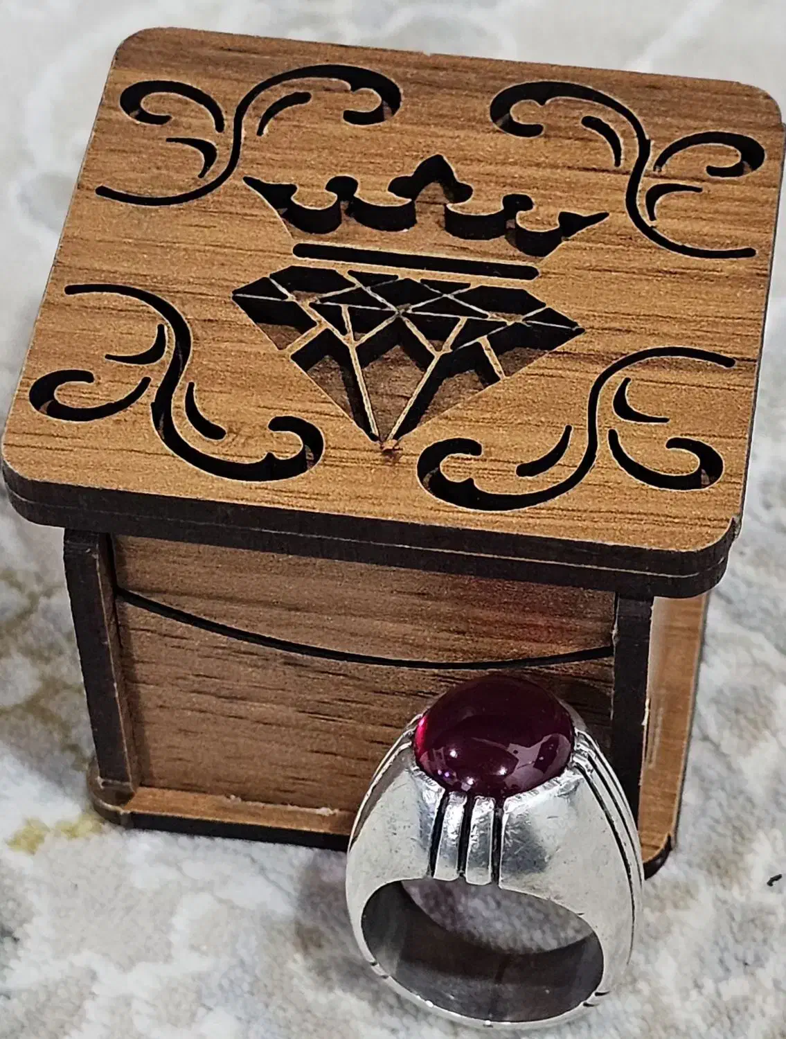 انگشتر یاقوت سرخ|جواهرات|نور, |دیوار