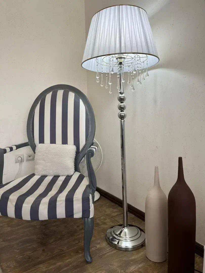 آباژور آویز دار|چراغ خواب و آباژور|پرند, فاز ۴|دیوار