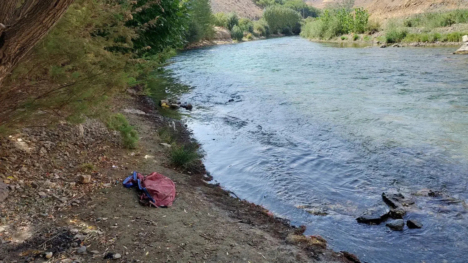 باغ 300متری لب آب|فروش زمین و ملک کلنگی|زاینده رود, |دیوار