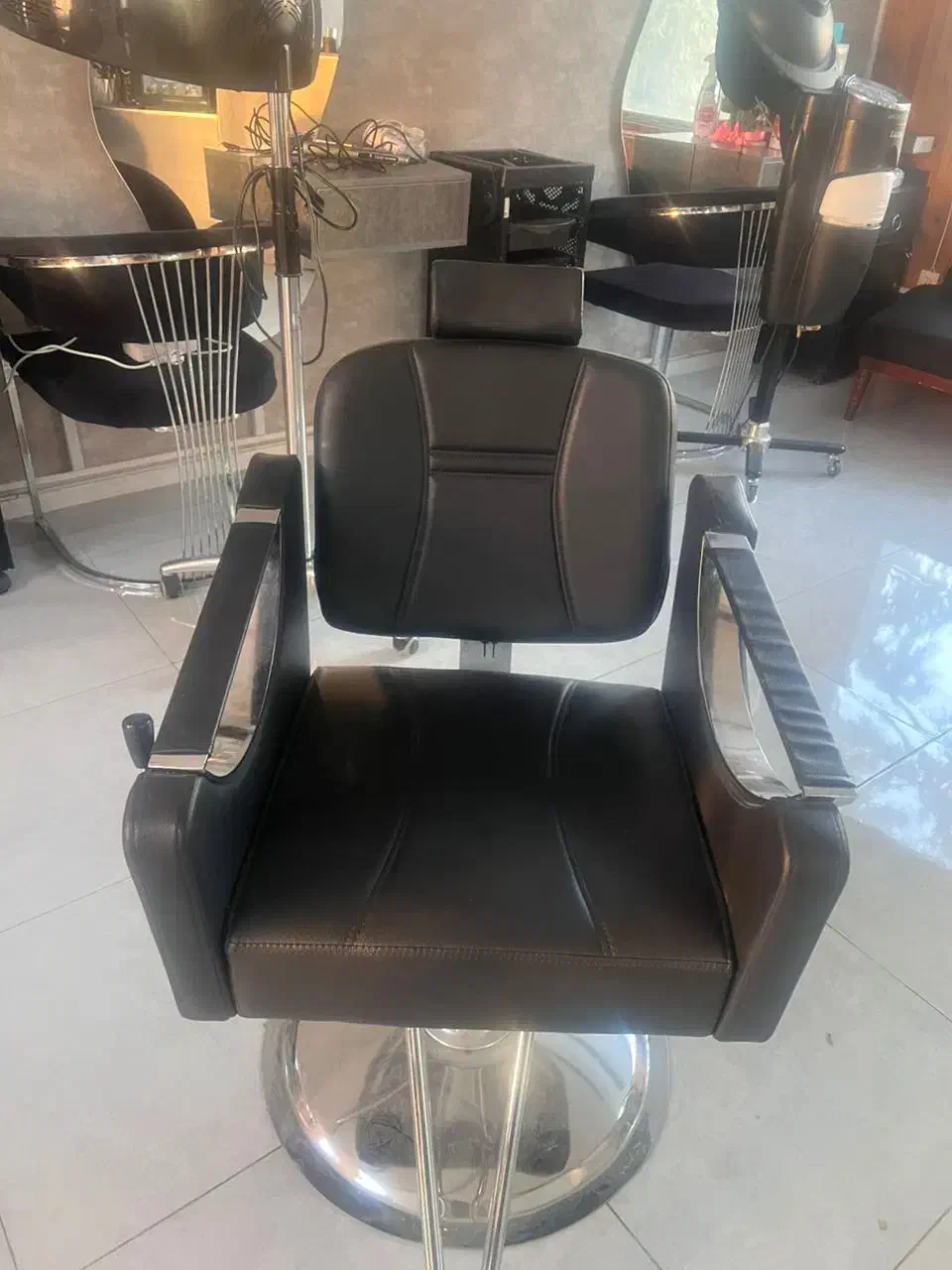 تجهیزات آرایشگاه|آرایشگاه و سالن‌های زیبایی|شیراز, پودنک|دیوار