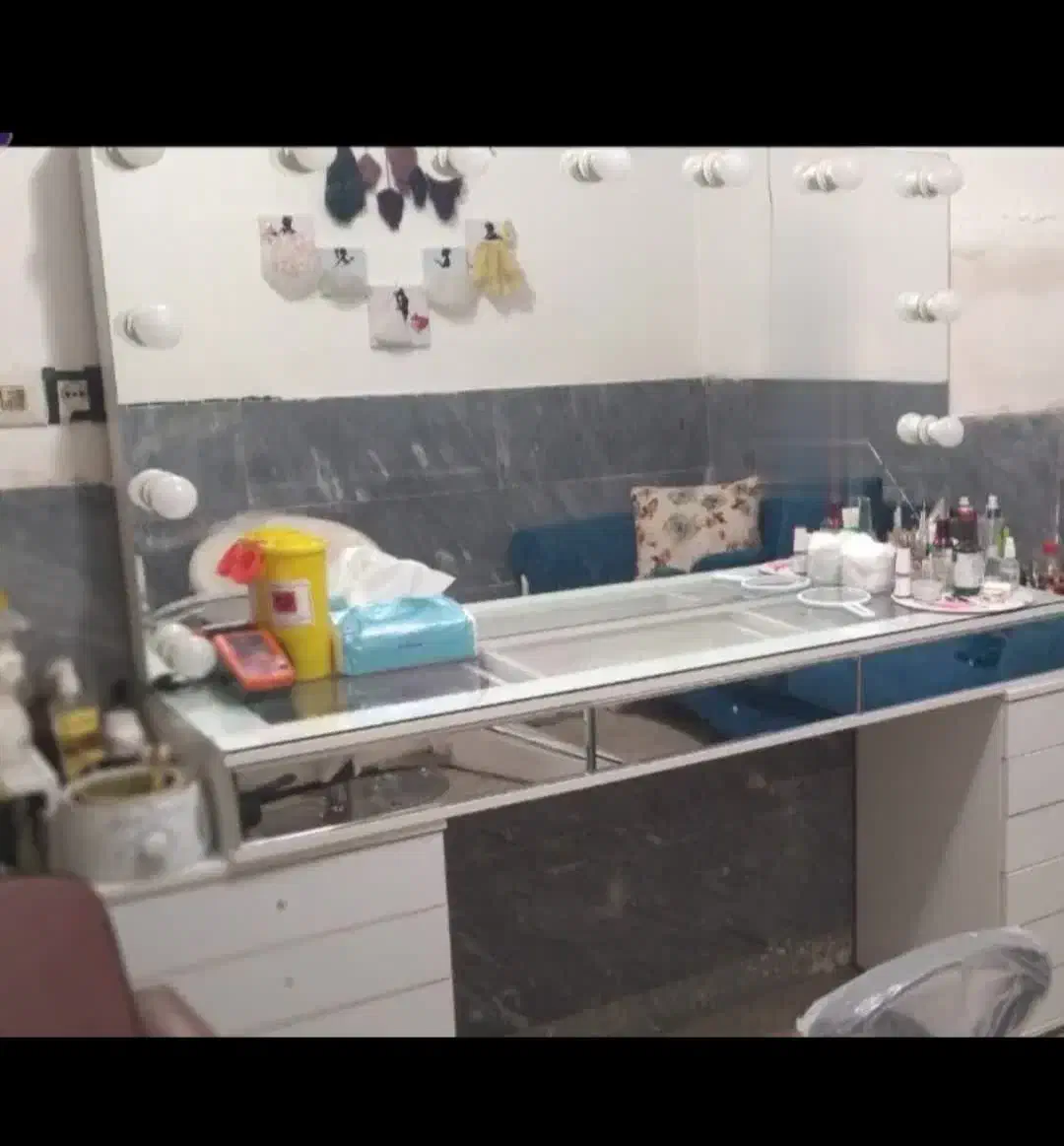 آینه کنسول آرایشگاه|آرایشگاه و سالن‌های زیبایی|زاهدان, |دیوار