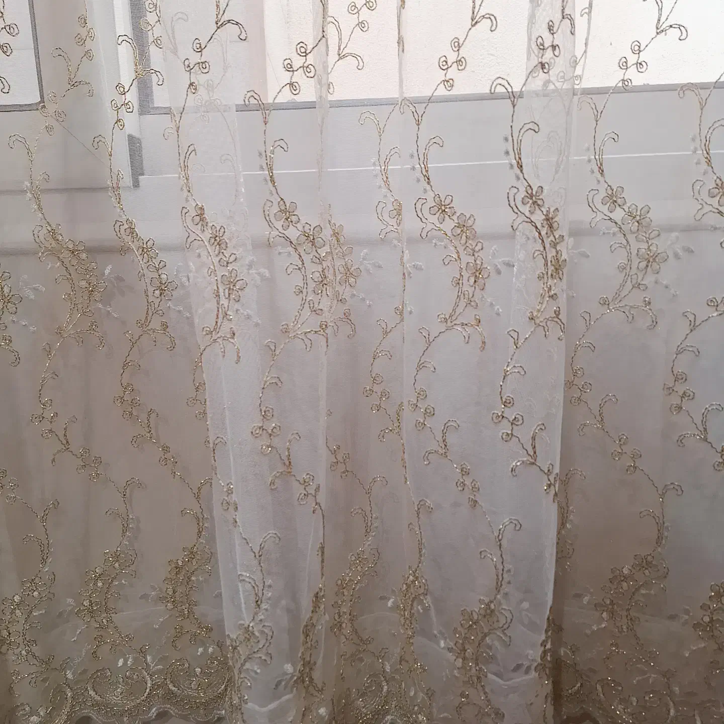 دو عدد پرده گلدوزی شده دوخته شده|پرده، رانر، رومیزی|اصفهان, دشتستان|دیوار