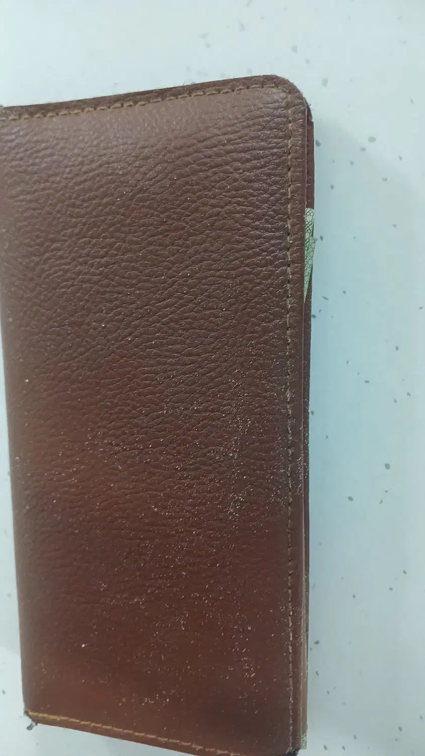 کیف مدارک|اشیا|مشهد, موعود|دیوار