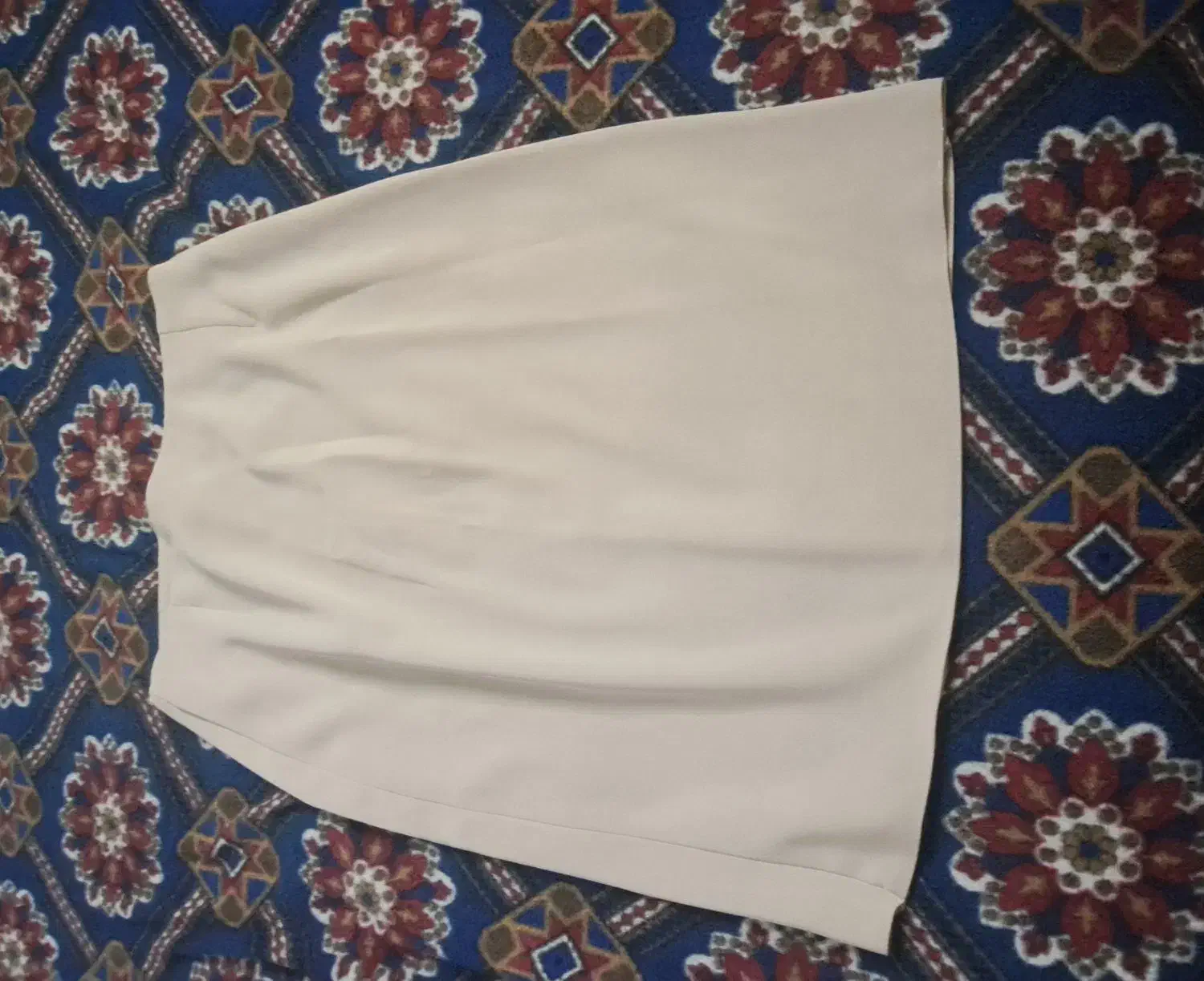 کت ودامن وشلوار،|لباس|اندیشه, اندیشه فاز ۲|دیوار