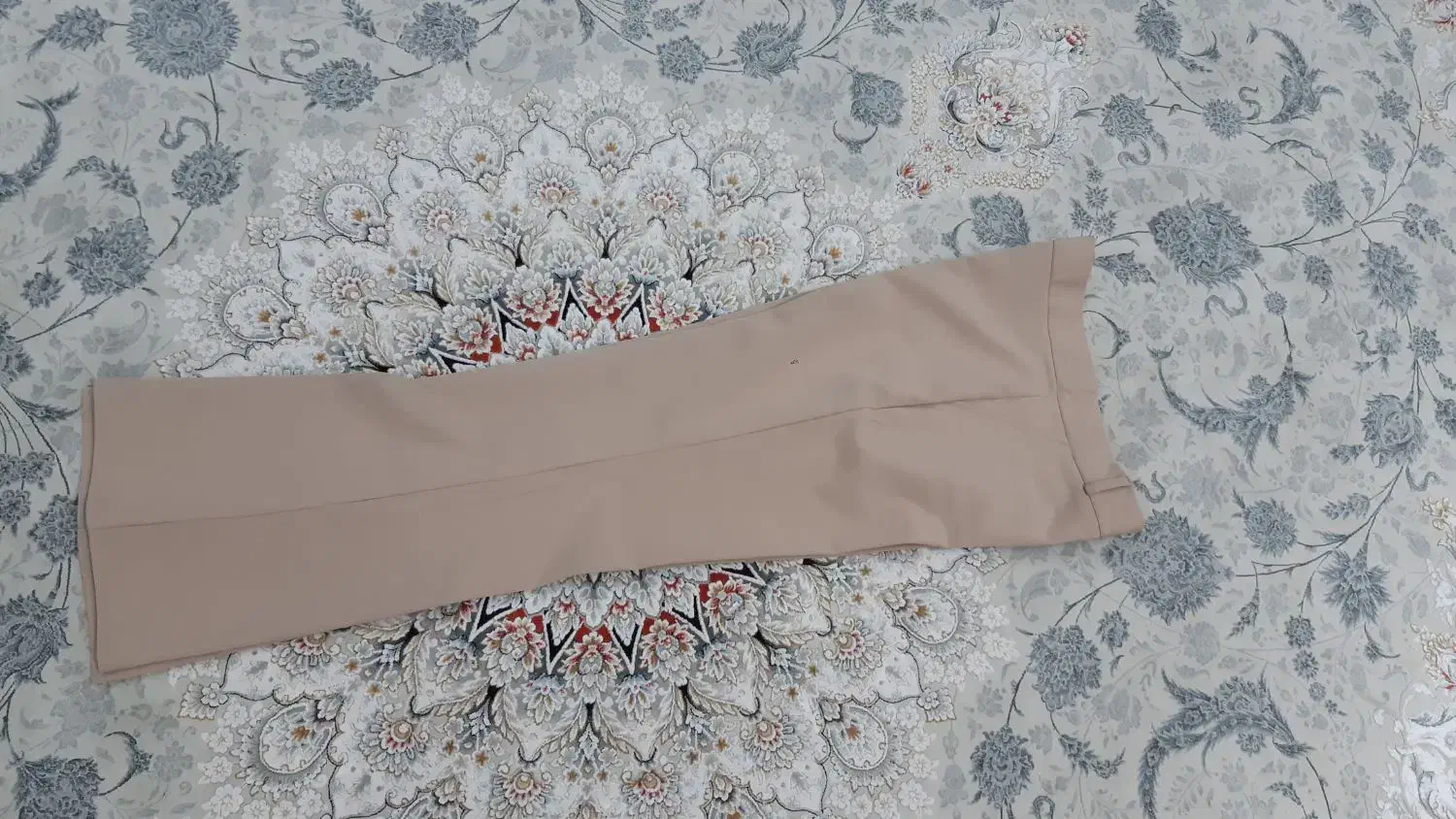 لباس نو زنانه|لباس|بومهن, |دیوار