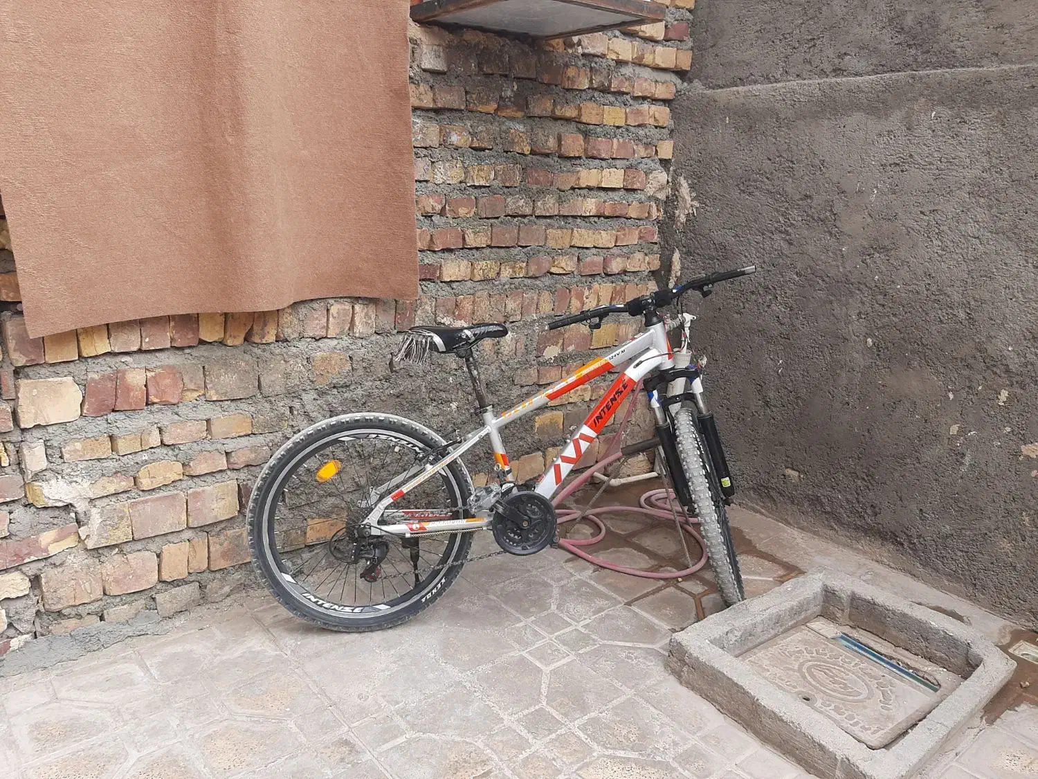 دوچرخه|دوچرخه، اسکیت، اسکوتر|سربیشه, |دیوار