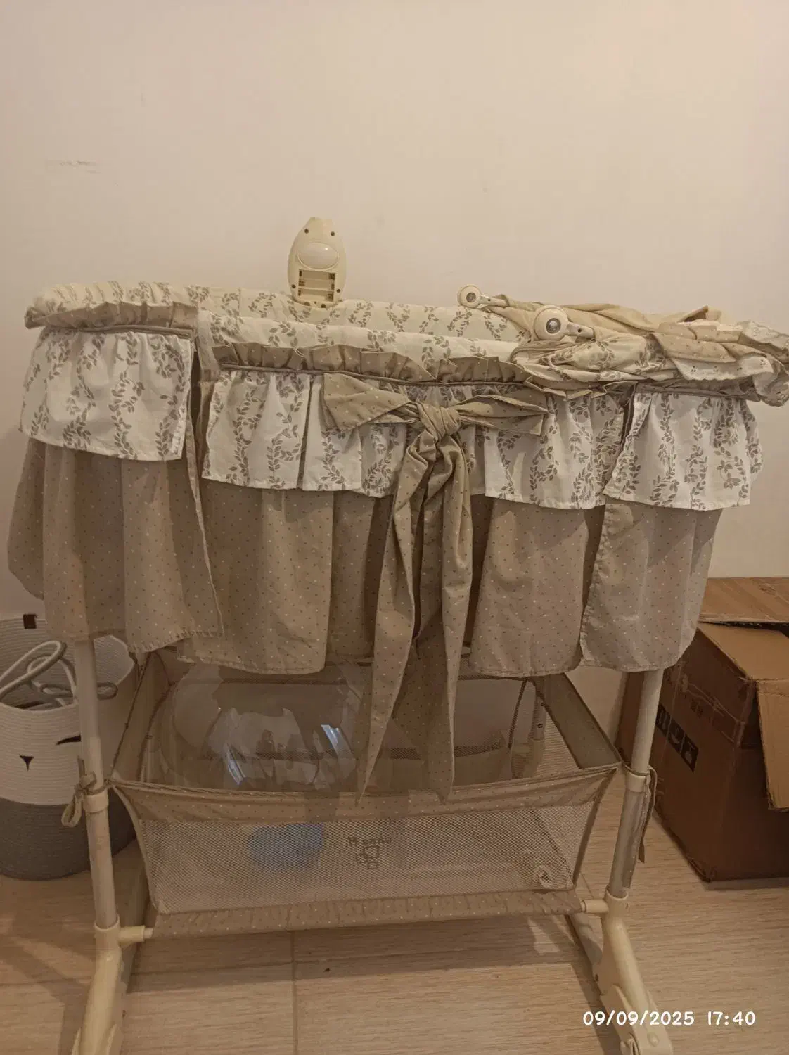 گهواره یاتخت کنارمادر|تخت و صندلی بچه|همدان, |دیوار