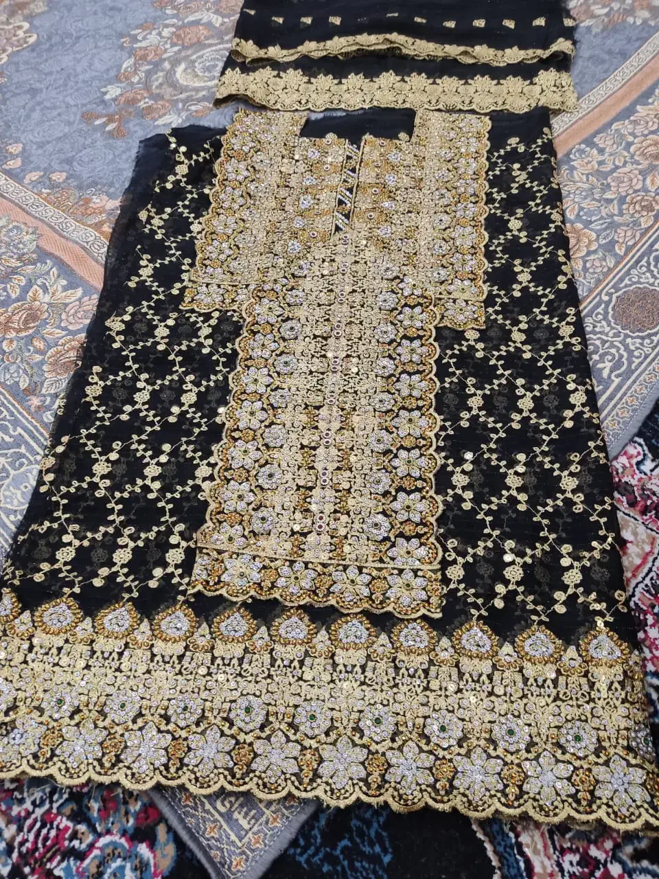 یک دست لباس بلوچی حریر وصل نشده همراه با آستر|لباس|یزد, |دیوار